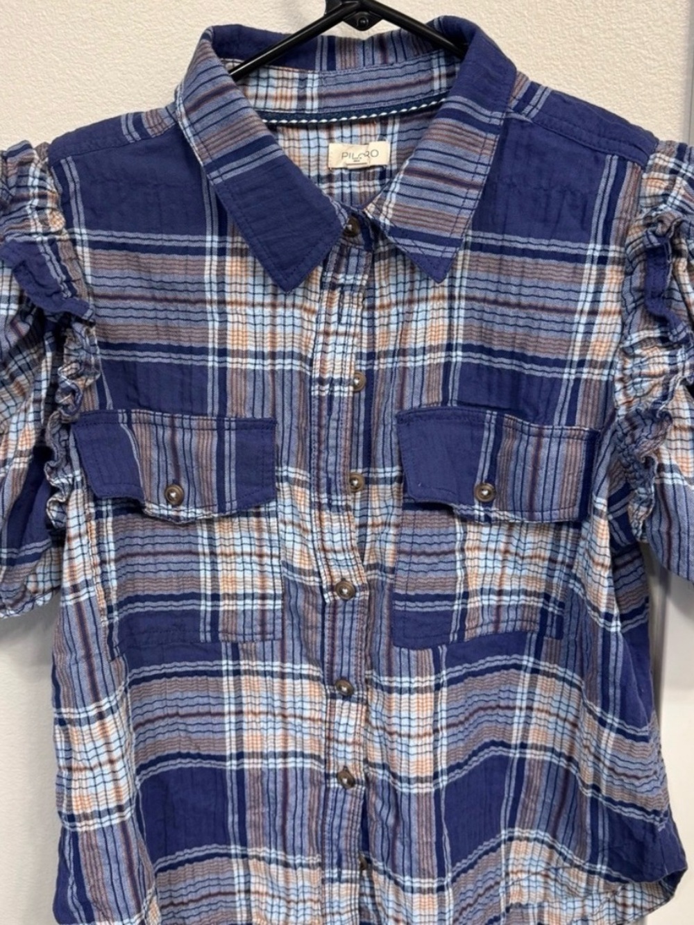 Pilcro Ozzi Plaid Ruffle-Sleeve Buttondown – Anthropologie